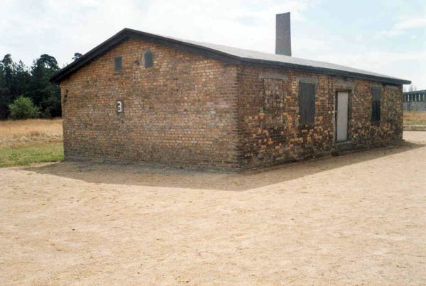 Platt: Sachsenhausen 2003. Baracke, belegt 1948/49